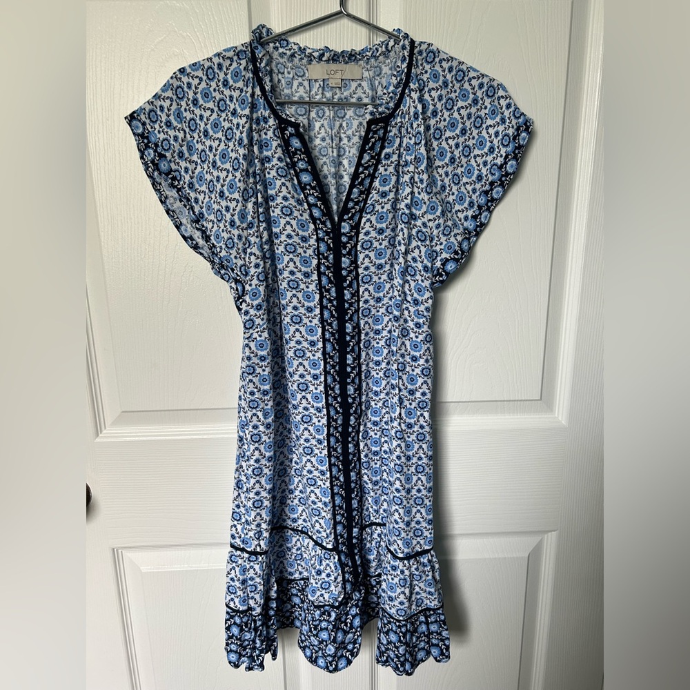 LOFT Floral Flutter Sleeve Blue White & Black Swing Dress Size Medium - Picture 12 of 16